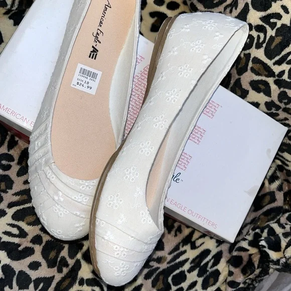 American Eagle fabric cream flats - Picture 2 of 7